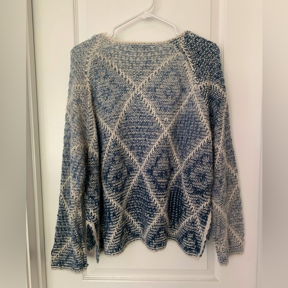 NWOT Olivaceous Blue White Geometric Knit Sweater - Women’s Large - Picture 6 of 12